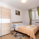 Apartment Stipe